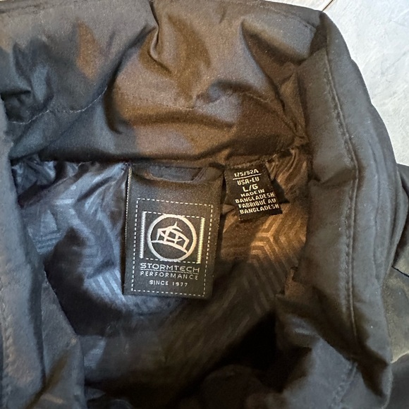 Stormtech vest - Picture 3 of 3